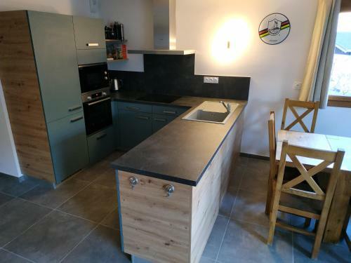 Chalet Rivendell, Morzine Sleeps 10 With Garage