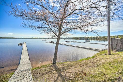 Convenient Cabin With Access To 3 Boat Docks!