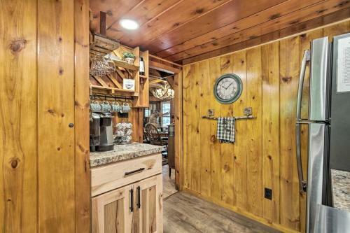 Charming Cabin With Grill And Dock - Walk To Lake