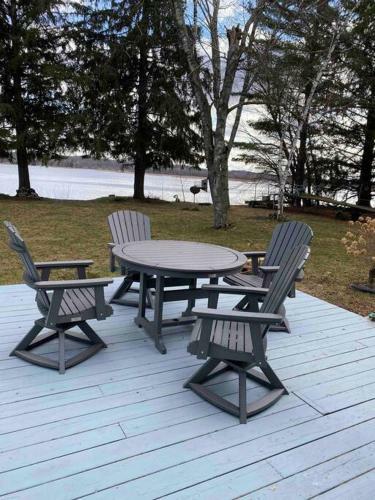 Relaxing Home On White Lake.