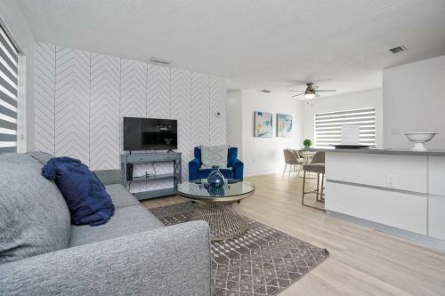Blue Door Duplex Renovated Parking And Designed
