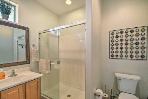 Chic Anthem Home With Patio Hike, Golf, Relax!