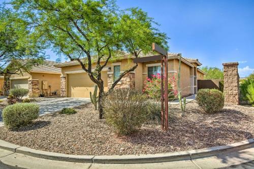 Chic Anthem Home With Patio Hike, Golf, Relax!