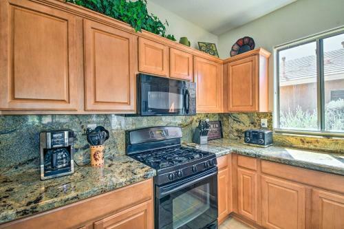 Chic Anthem Home With Patio Hike, Golf, Relax!
