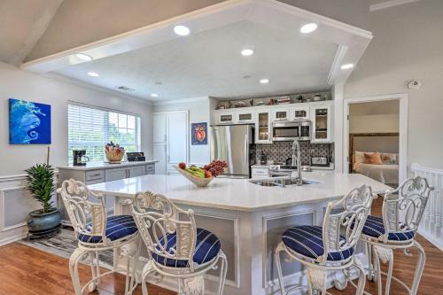 Beautiful Hampton Home With Gazebo And Backyard!