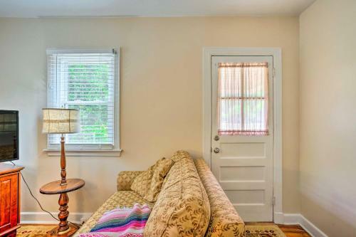 Evolve Charming Henrico Cottage Yard And Fire Pit
