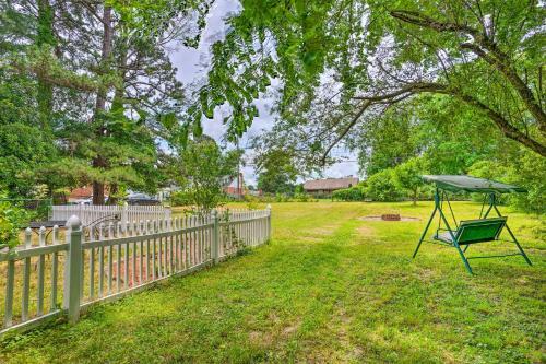 Evolve Charming Henrico Cottage Yard And Fire Pit