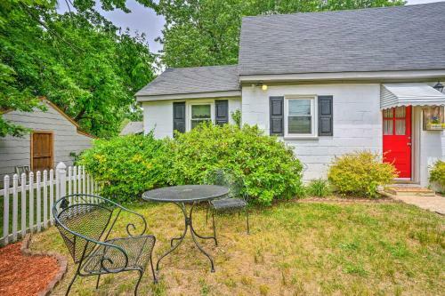 Evolve Charming Henrico Cottage Yard And Fire Pit