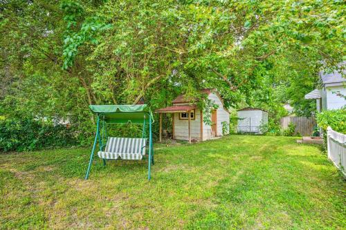 Evolve Charming Henrico Cottage Yard And Fire Pit