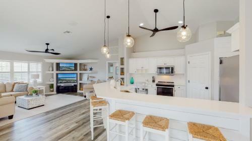 "cast-away" House I Immaculate 4 Bed Waterfront Home