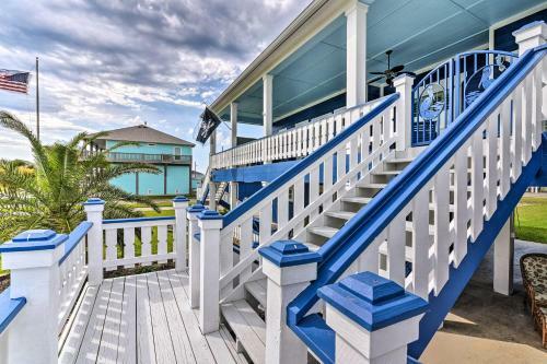 Beautiful Crystal Beach Escape With Large Deck!
