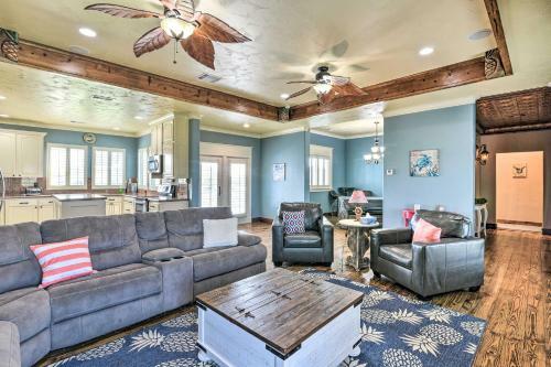 Beautiful Crystal Beach Escape With Large Deck!