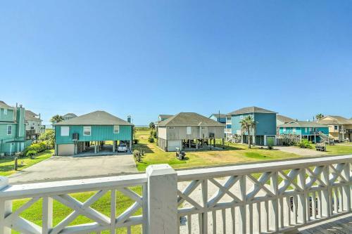 Coastal Crystal Beach Escape - Walk To Beach!