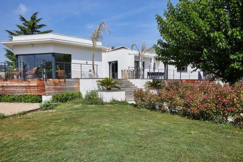 Modern Villa 4 Beds With Swimming Pool