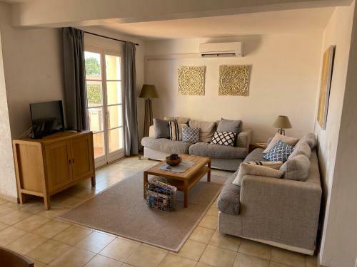 Luxury Villa With Shared Pool, Air Con, Wifi, Tv