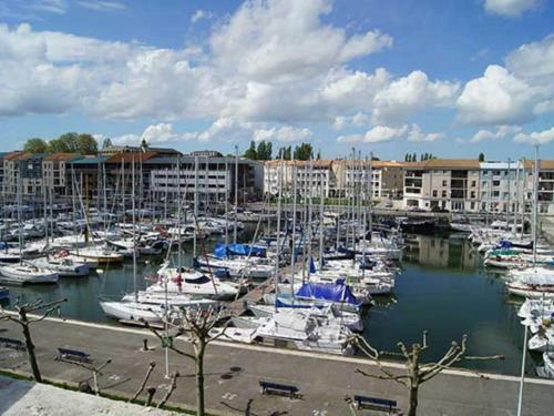 Cosy Apartment In Rochefort With Balcony