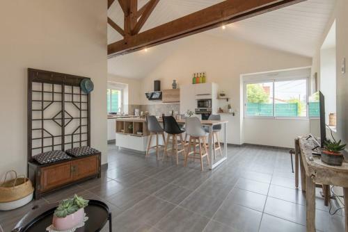Maison Moderne Avec Terrasse Et Grand Jardin