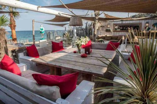 Behagliches Reihenendhaus Mit Sch�ner Terrasse