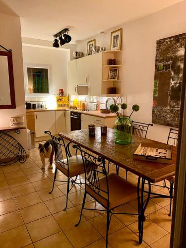 Behagliches Reihenendhaus Mit Sch�ner Terrasse