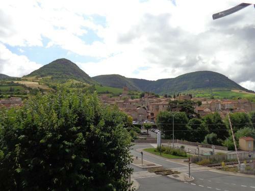 Maison De Village Spacieuse Et Agr�able