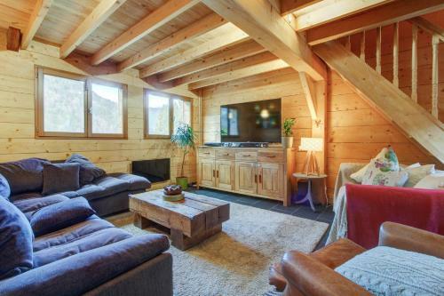 Chalet Sleeping 10 With Large Terrace And Garden.