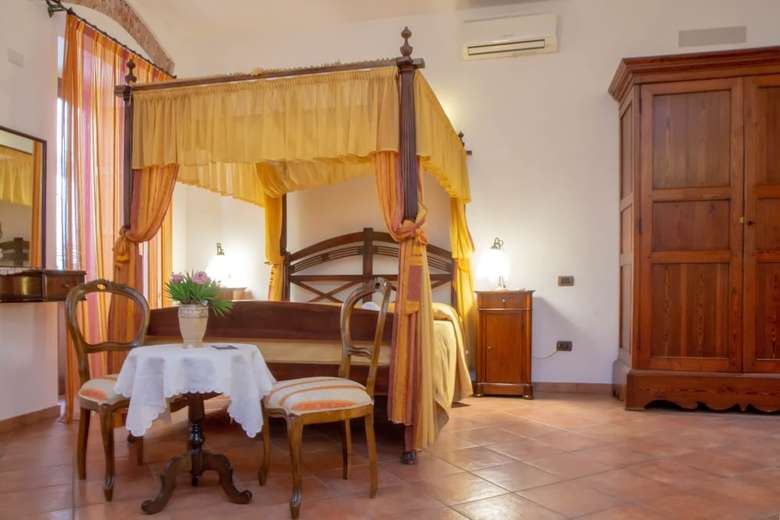 Hostal Donnaciccina Accomodation