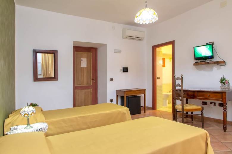Hostal Donnaciccina Accomodation