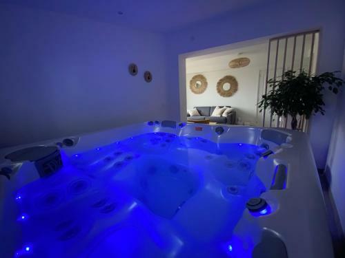 Charmant G�te Avec Jacuzzi Privatif