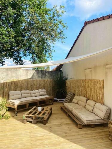 Spacious Residence With Garden And Jacuzzi