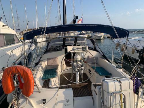 Voilier Au Ponton A Saint Rapha�l