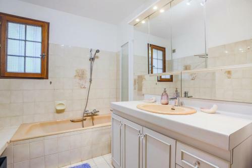 Villa Style Provencal Avec Piscine