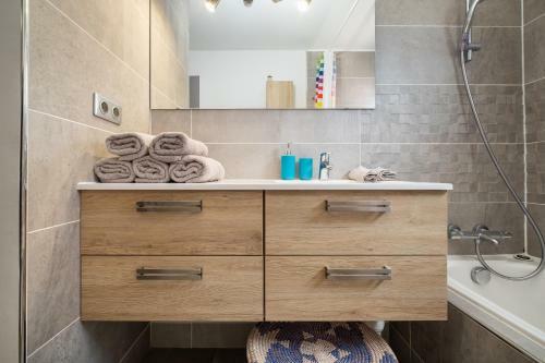 Apartamento Le Champs Elysees, Appart 2 Chambres, Parking