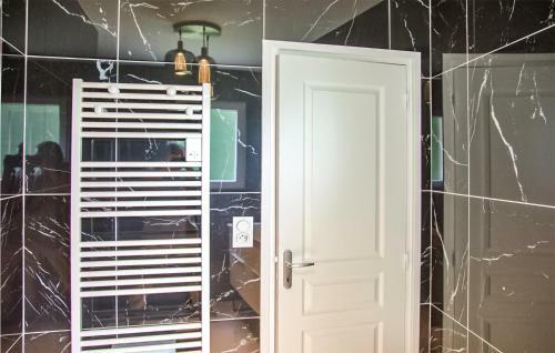 Nice Home In Ussel With Wifi And 4 Bedrooms
