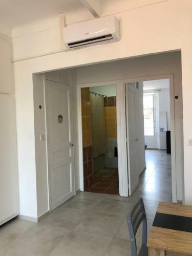 Apartamento Perle Rare , 2 Pi�ces Traversant Au C?ur de Golfe-juan