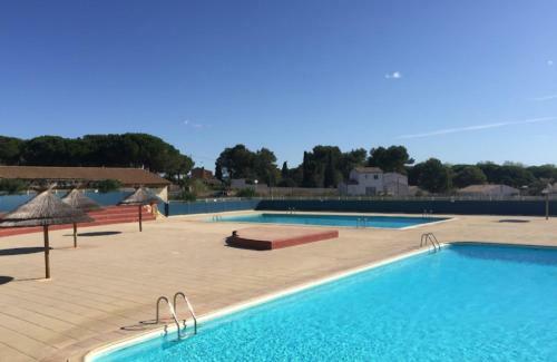 Chaleureuse Maison Avec Jardin Et Piscine Commune