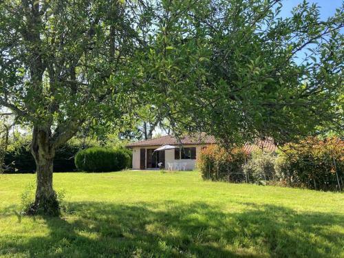 Cottage Proche Lac Et Oc�an Avec Grand Jardin