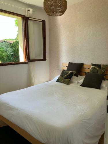 Cottage Proche Lac Et Oc�an Avec Grand Jardin