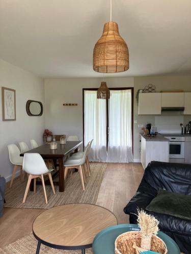 Cottage Proche Lac Et Oc�an Avec Grand Jardin