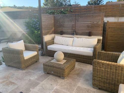 Belle Villa R�cente De 120 M2 Avec Piscine