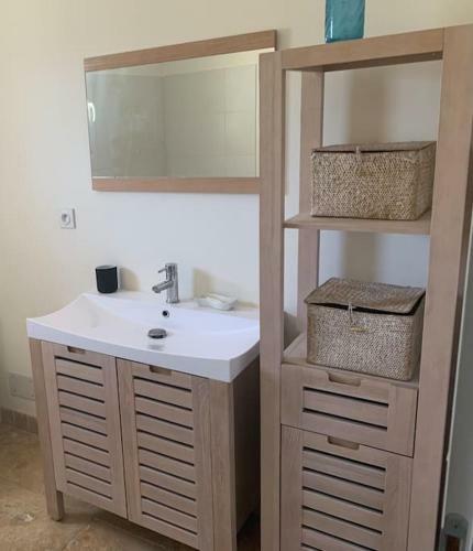 Belle Villa R�cente De 120 M2 Avec Piscine