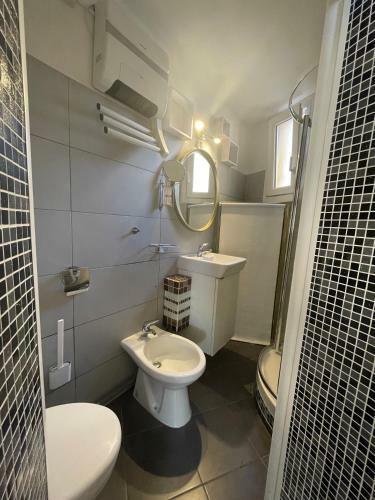 5 Min Walk From Monaco: Bright 2 Room Apartment