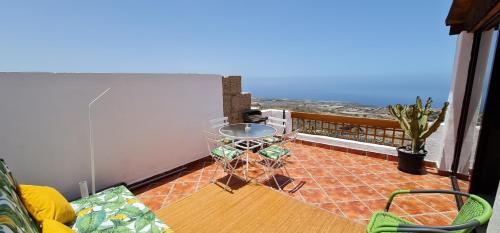Impeccable 2-bed House In Guia De Isora