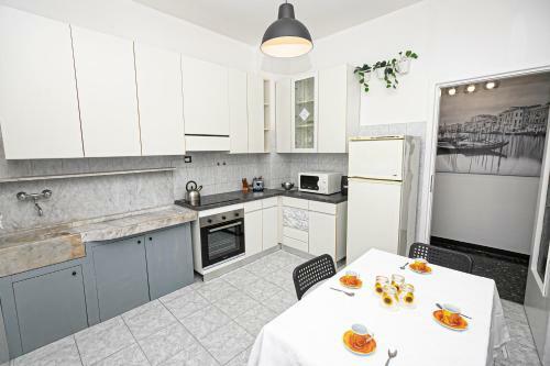 Homes In Genoa - Europa Apartment