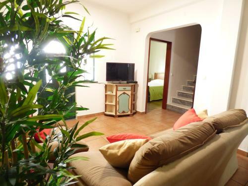 Hostal Mira River