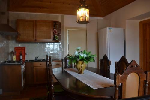 Villa Lurdes Next To Ribeira D'ilhas Beach