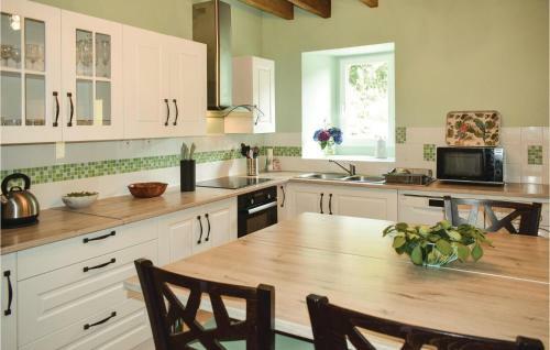 Nice Home In Trezeny W/ 3 Bedrooms