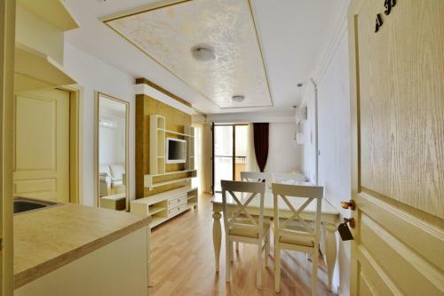 Golden Rainbow Apartments