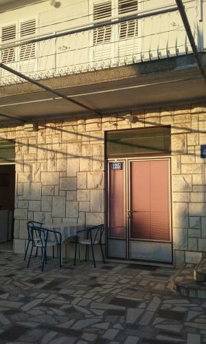 Hostal Sobe La?tro