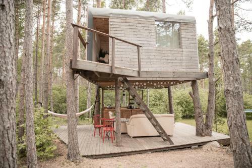 Lodge A Unique Treehouse For Two