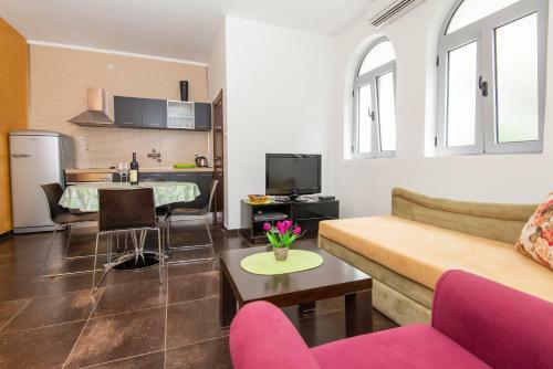 Gemma Di Cattaro Apartments